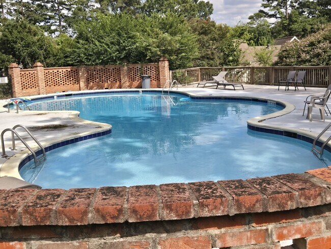 Swimming pool next to the private sun deck - 2628 Southbury Cir Unidad 2628