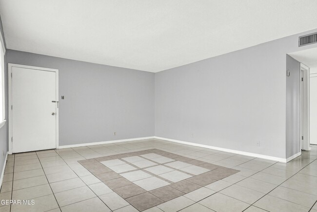 Photo - 333 Eubank Ct Unidad 10