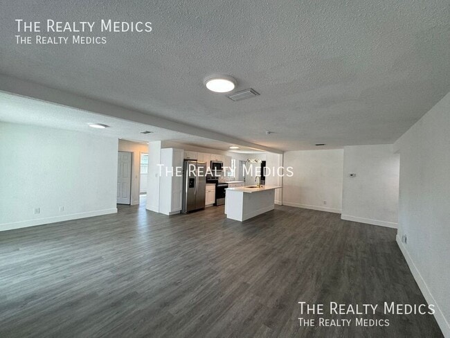 Photo - 1718 Palmer Ln