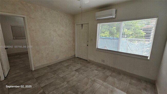 Photo - 1830 Monroe St Unit 1834