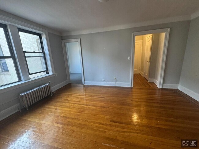 Building Photo - 32-15 35th St Unit F5