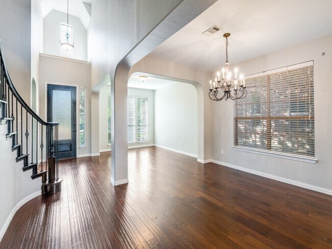 Photo - 3250 Woodbine Tr