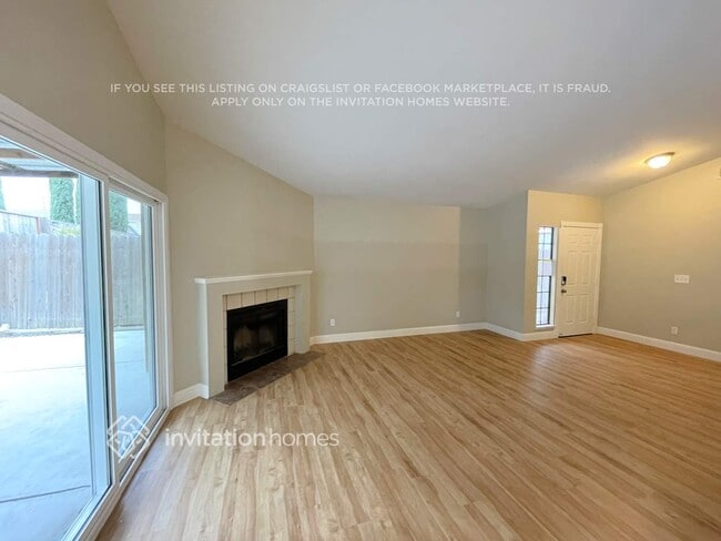 Photo - 160 Hawthorne Dr