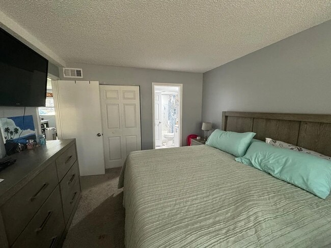 Building Photo - 3034 Eastland Blvd Unit D105