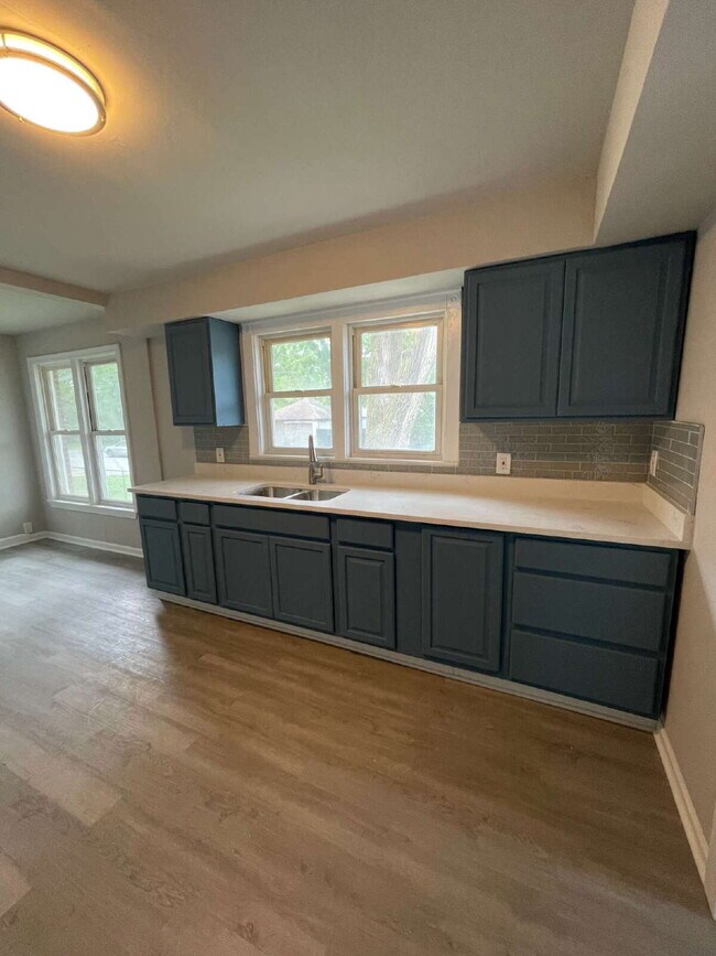 Photo - Spacious 5-bed house in Gary!