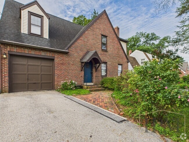 Building Photo - Coming Soon- Charming 3 Bedroom, 1.5 Bath ... Rental