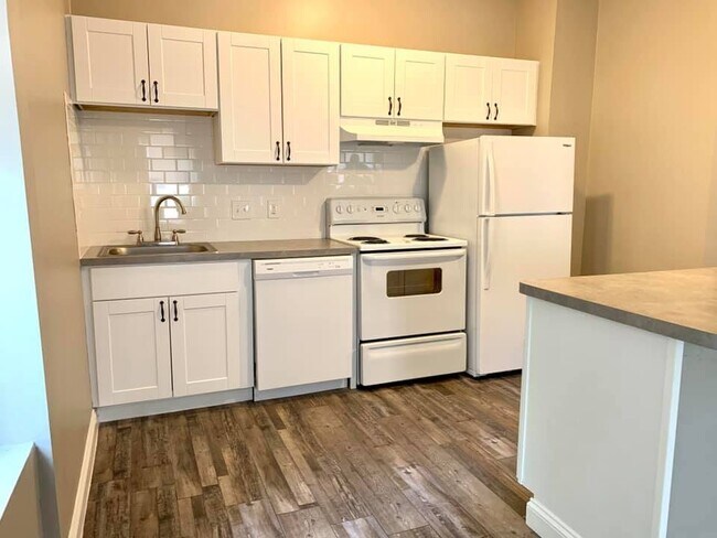 Building Photo - 1862 Beacon St