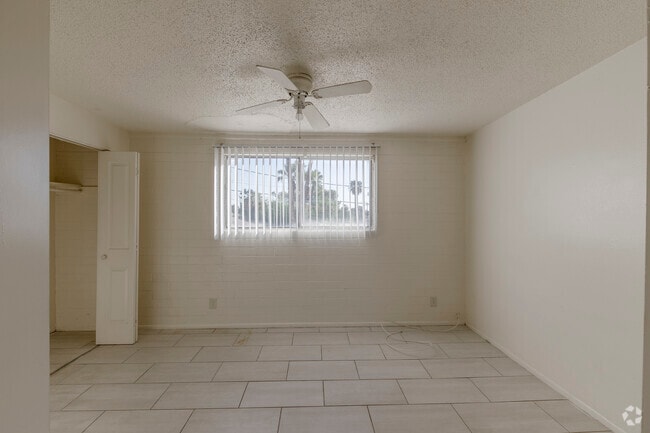 1BR, 1BA - 500SF - Bedroom