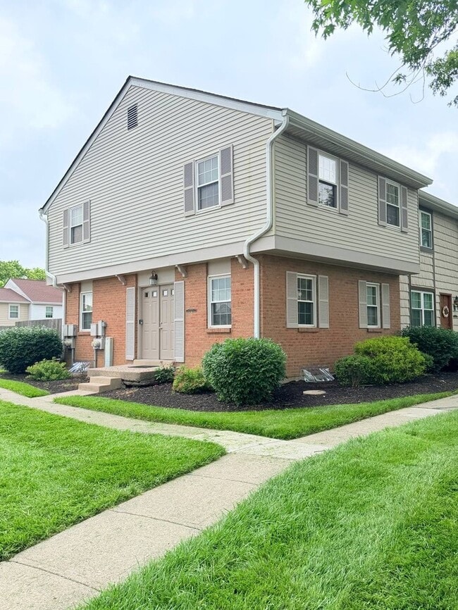 Building Photo - 3 bedroom 2.5 bath Unit 7609