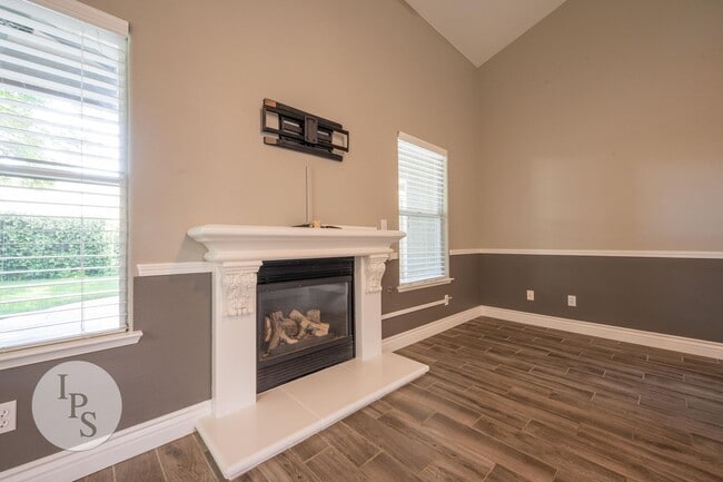 Photo - North West Fresno Modern/Updated Home, 3BR/2BA, Built 2004 - Lots of Amenities!