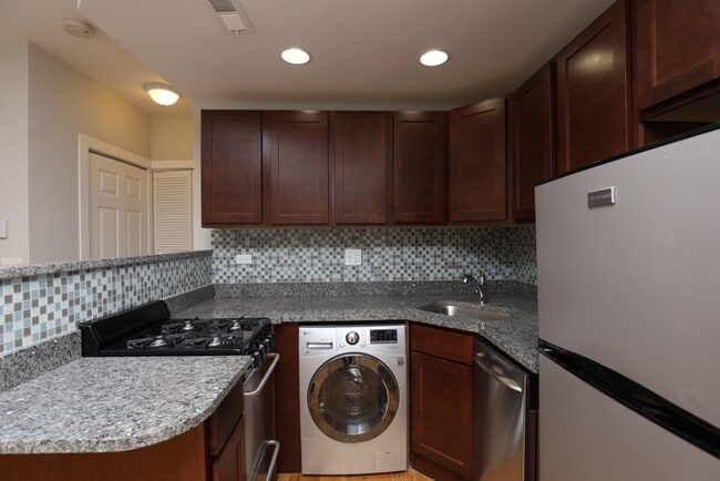 Photo - 562 W Arlington Pl Unidad 401