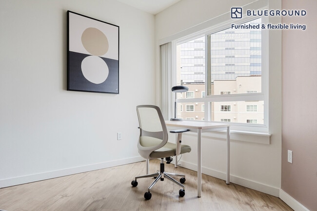 Photo - 362 Bellevue Way NE Unidad SI FL5-ID974