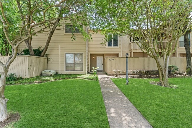 Photo - 9327 Pagewood Ln