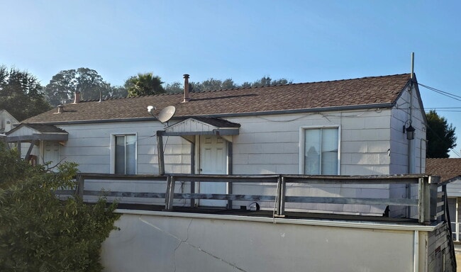 Building Photo - 836 Adams St Unit B