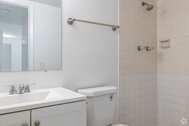 2 BR, 2 BA - 1,300SF