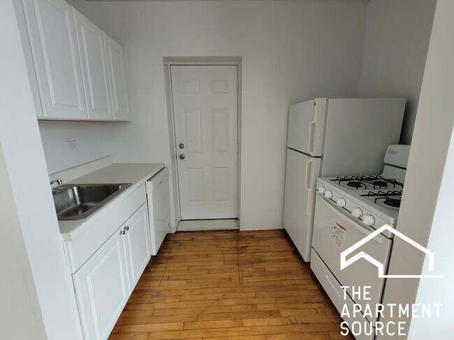 Photo - 4935 N Whipple St Unidad 3E