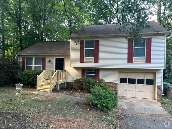 Building Photo - Split Level 3 Bedroom | 2.5 Bath Home in Cary