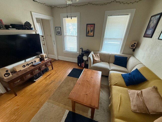 Building Photo - 2951-51A N Fratney St Unit Lower