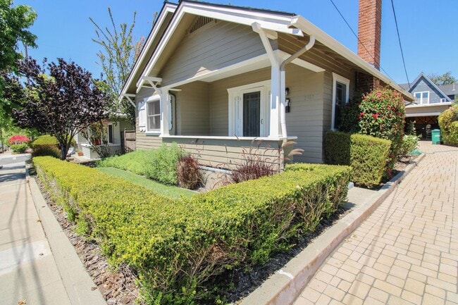 Building Photo - 2 Bedroom Bungalow Downtown SLO with Garage Rental