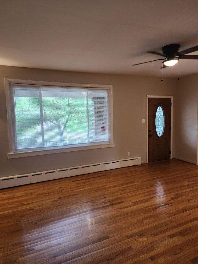 Photo - 5505 Beacon St