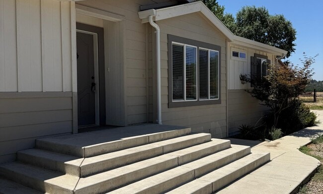 Building Photo - 10305 Gray Rd Rental