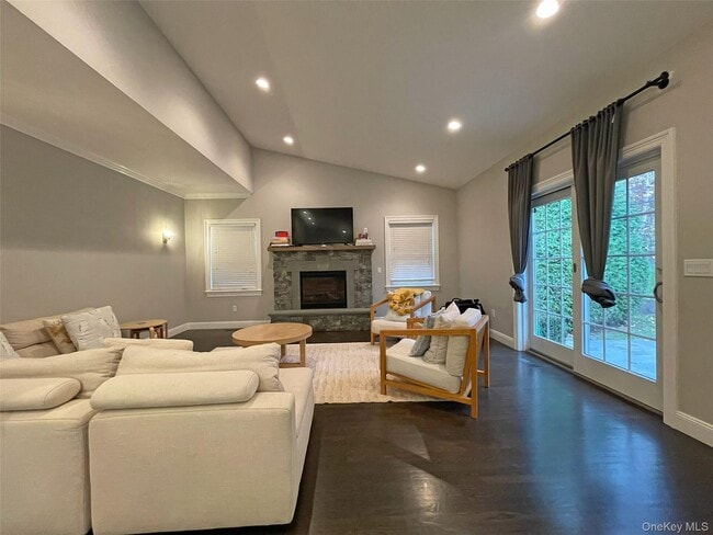 Photo - 1019 Grove St