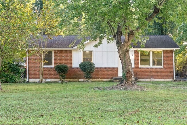 Photo - 3 Bedroom Pet Friendly Home For Rent Close To Post!