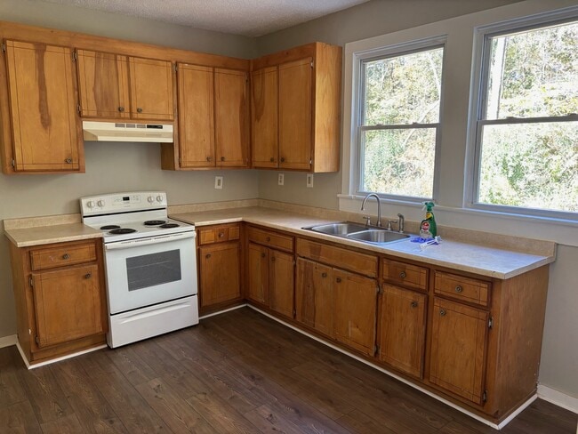 Photo - 900 Milton Rd