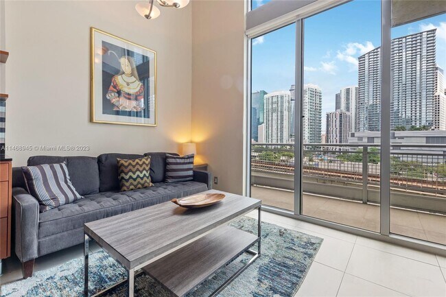 Photo - 690 SW 1st Ct Unidad 1018