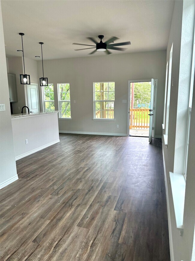 Photo - 205 3rd St