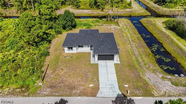828 Genoa Ave S