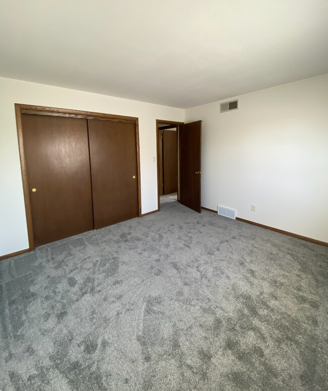 220010235 Grant Apartment Unit 10235 W Grant St. West Allis, WI