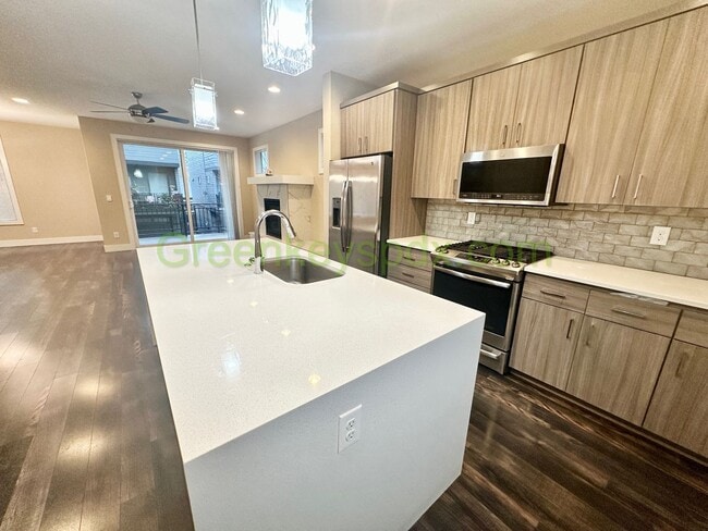 Photo - Gorgeous, Custom-designed 4-Bedroom Contemporary Townhouse on 3 Levels