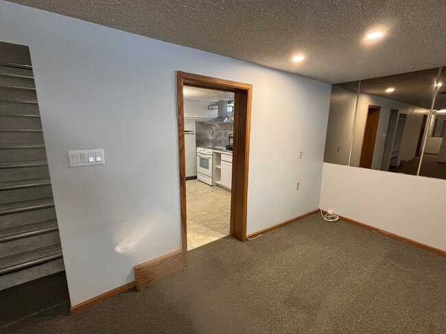 Photo - 120 Cumberland Av S