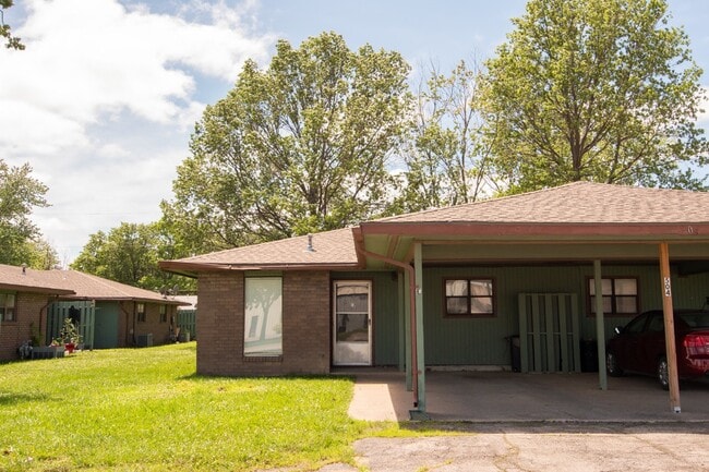 "Charming 2-Bedroom Duplex at 502 N. Cline... - "Charming 2-Bedroom Duplex at 502 N. Cline... Unit Apt. E