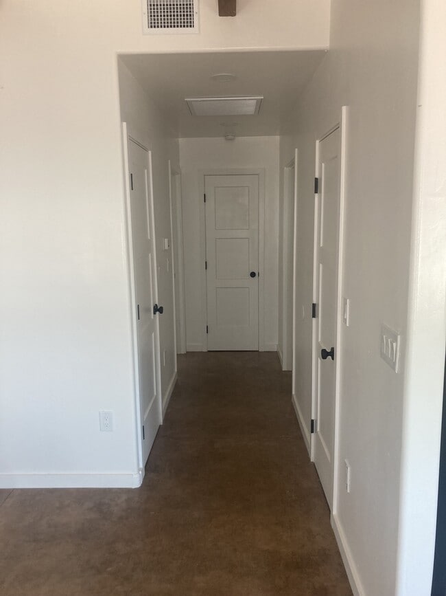 Photo - 1050 E Water St