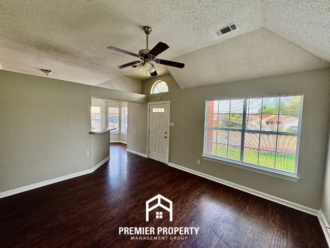 Photo - 3BR/2BA Memphis Rental with High Ceilings, Hardwood Floors & Kitchen Bay Window