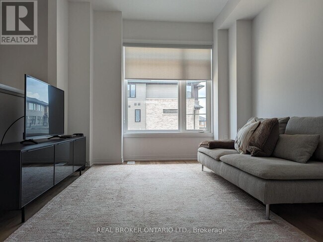 Photo - 461 Blackburn Dr