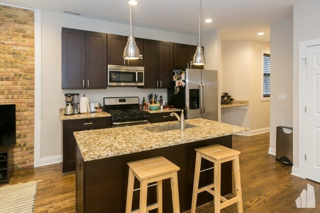 Photo - 1218 W Diversey Pky Unit 2