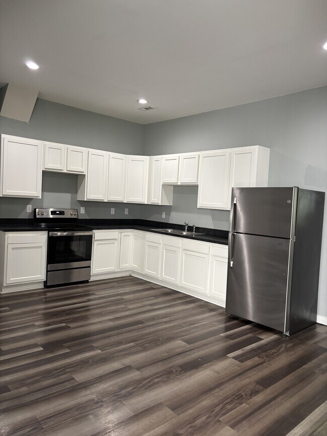 Photo - 2215 W Market St