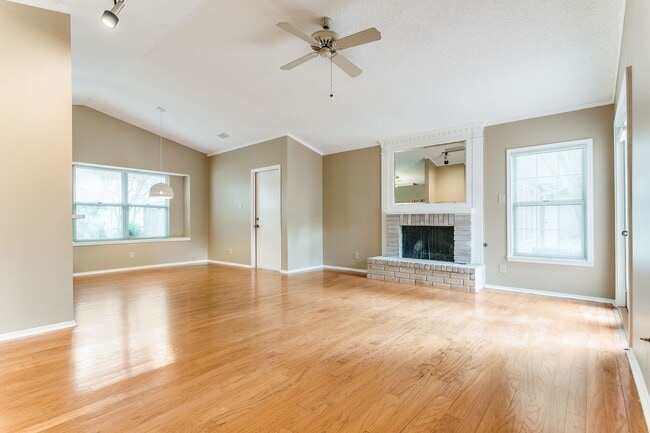 Photo - 4-BEDROOM IN BLOSSOM PARK