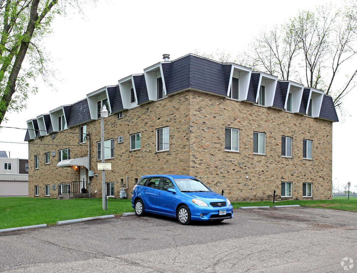 Photo - 1055 Spencer St S