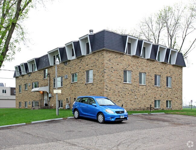 Photo - 1055 Spencer St S