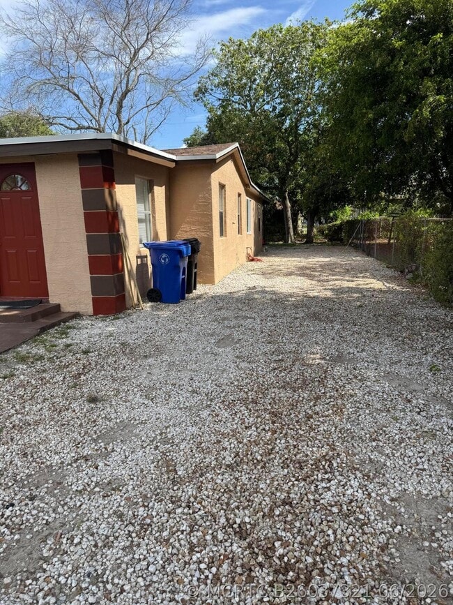 2221 NW 6th Ct