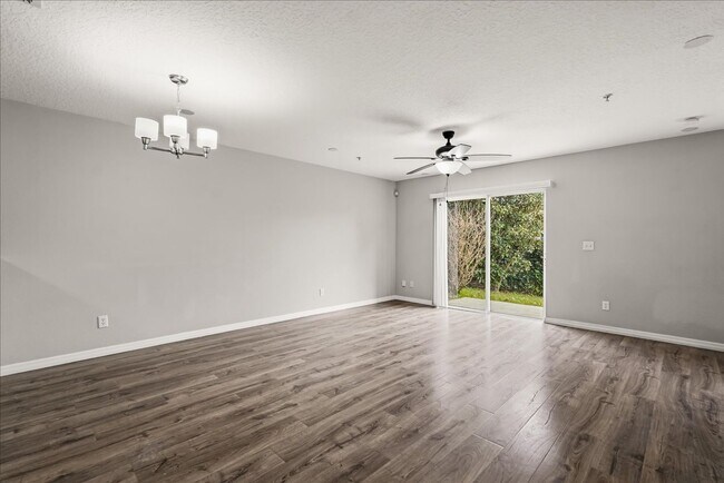 Photo - 13536 Tea Rose Way