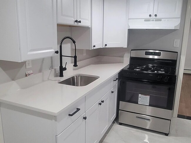 Building Photo - 34-36-36 Waverly St Unit 2