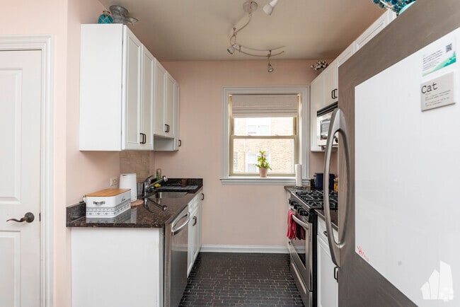 Building Photo - 1907 W Winona St Unit 2 Rental