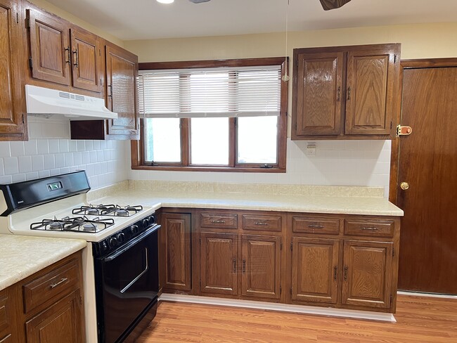 Building Photo - 227 Holland St Unit 2