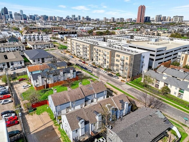 Photo - 4624 San Jacinto St