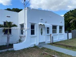Building Photo - 479 NE 129th St Rental